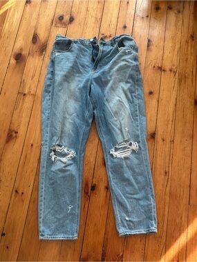 ☀️3/$25 American eagle mom Jean ripped knee 14